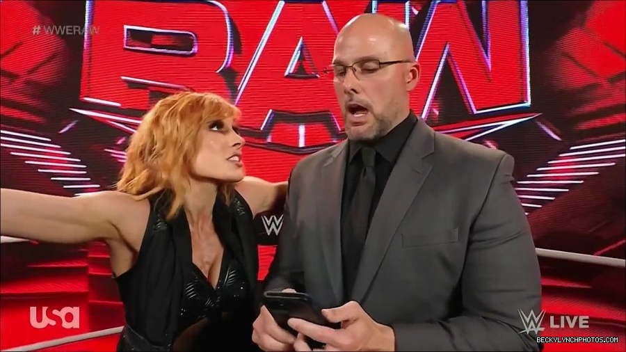 WWE_Monday_Night_Raw_2022_05_16_720p_HDTV_x264-NWCHD_mp4_002027860.jpg