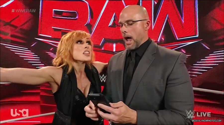 WWE_Monday_Night_Raw_2022_05_16_720p_HDTV_x264-NWCHD_mp4_002028261.jpg