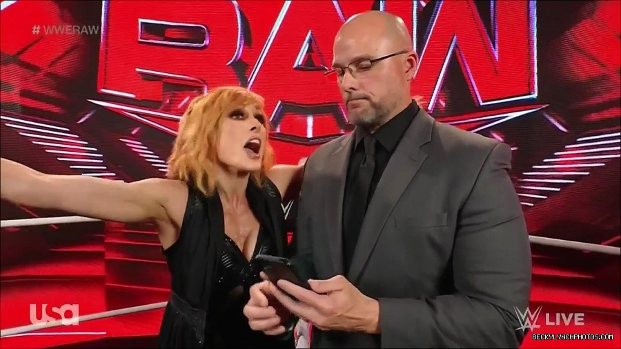 WWE_Monday_Night_Raw_2022_05_16_720p_HDTV_x264-NWCHD_mp4_002028661.jpg