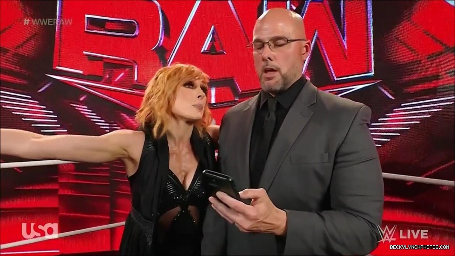 WWE_Monday_Night_Raw_2022_05_16_720p_HDTV_x264-NWCHD_mp4_002029462.jpg