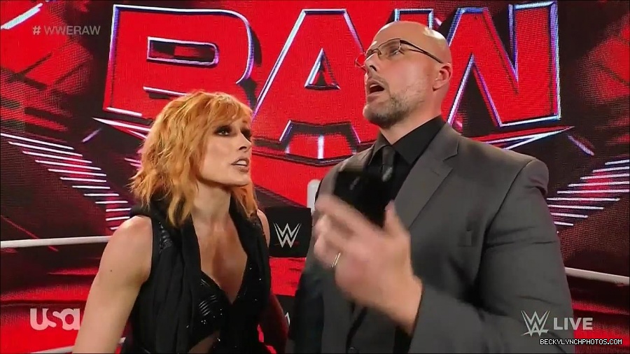 WWE_Monday_Night_Raw_2022_05_16_720p_HDTV_x264-NWCHD_mp4_002030663.jpg