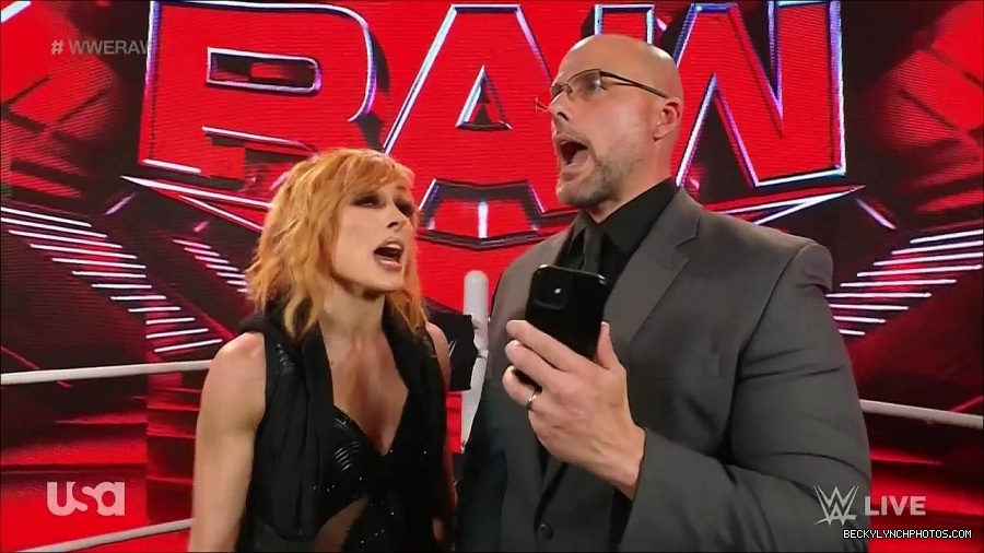 WWE_Monday_Night_Raw_2022_05_16_720p_HDTV_x264-NWCHD_mp4_002031063.jpg