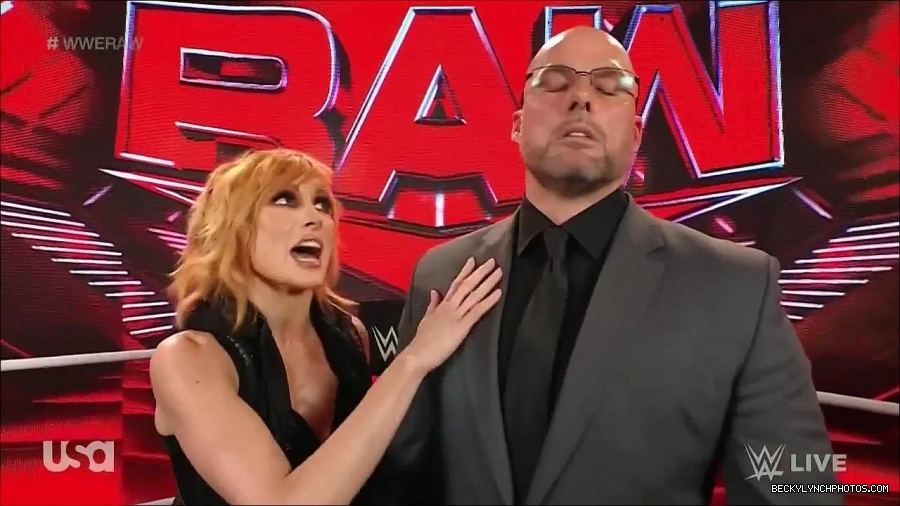 WWE_Monday_Night_Raw_2022_05_16_720p_HDTV_x264-NWCHD_mp4_002032265.jpg