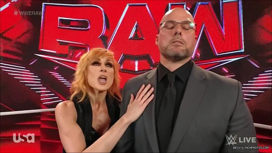 WWE_Monday_Night_Raw_2022_05_16_720p_HDTV_x264-NWCHD_mp4_002032665.jpg