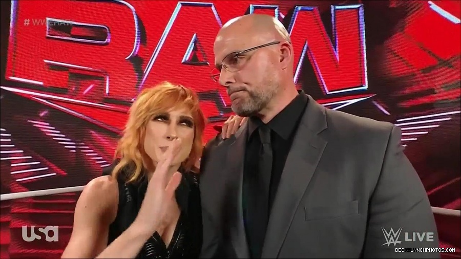 WWE_Monday_Night_Raw_2022_05_16_720p_HDTV_x264-NWCHD_mp4_002035067.jpg
