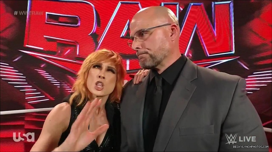 WWE_Monday_Night_Raw_2022_05_16_720p_HDTV_x264-NWCHD_mp4_002035468.jpg