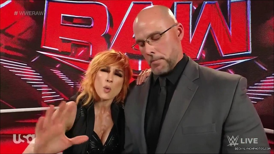WWE_Monday_Night_Raw_2022_05_16_720p_HDTV_x264-NWCHD_mp4_002036269.jpg
