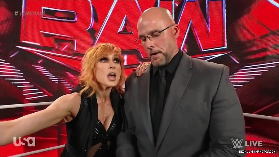 WWE_Monday_Night_Raw_2022_05_16_720p_HDTV_x264-NWCHD_mp4_002037870.jpg