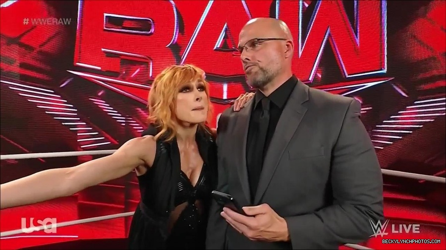 WWE_Monday_Night_Raw_2022_05_16_720p_HDTV_x264-NWCHD_mp4_002038671.jpg