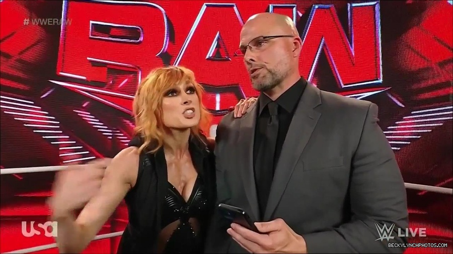 WWE_Monday_Night_Raw_2022_05_16_720p_HDTV_x264-NWCHD_mp4_002040673.jpg