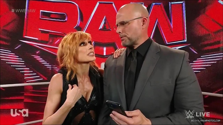 WWE_Monday_Night_Raw_2022_05_16_720p_HDTV_x264-NWCHD_mp4_002042275.jpg