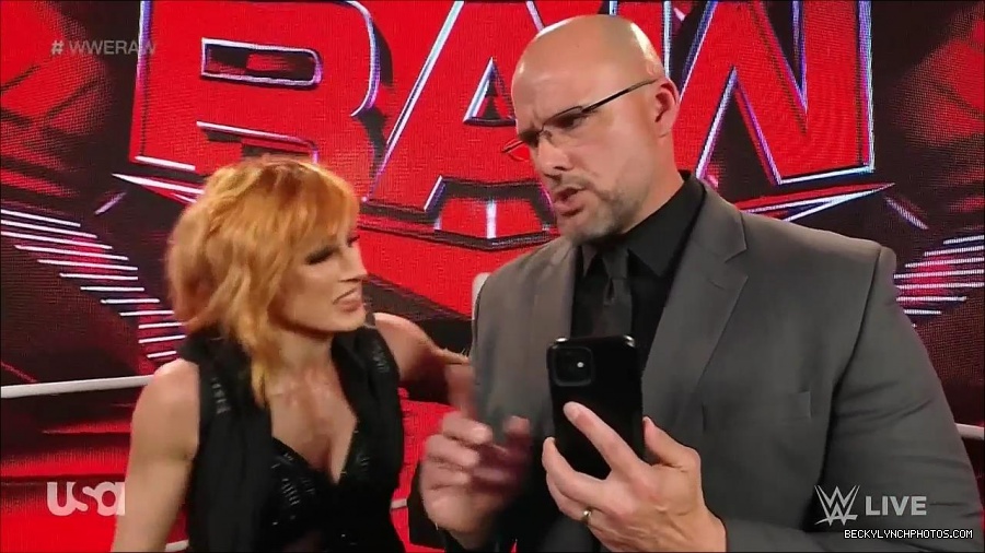 WWE_Monday_Night_Raw_2022_05_16_720p_HDTV_x264-NWCHD_mp4_002045878.jpg