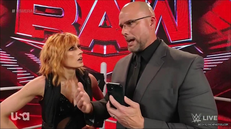 WWE_Monday_Night_Raw_2022_05_16_720p_HDTV_x264-NWCHD_mp4_002049482.jpg