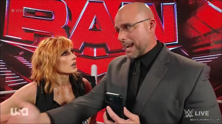 WWE_Monday_Night_Raw_2022_05_16_720p_HDTV_x264-NWCHD_mp4_002050283.jpg