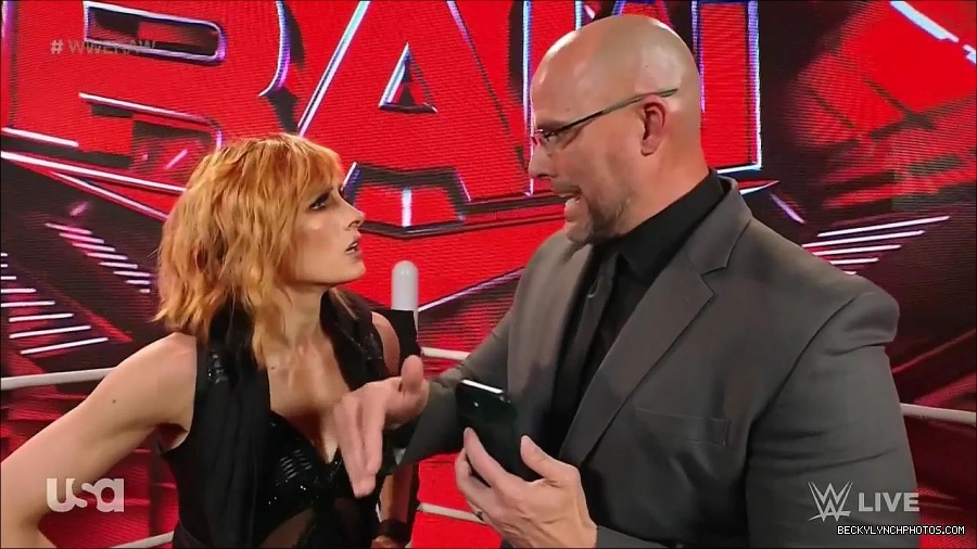 WWE_Monday_Night_Raw_2022_05_16_720p_HDTV_x264-NWCHD_mp4_002051484.jpg