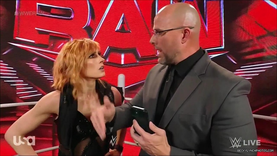 WWE_Monday_Night_Raw_2022_05_16_720p_HDTV_x264-NWCHD_mp4_002051884.jpg