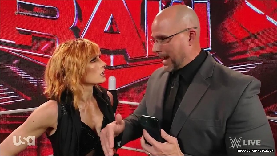 WWE_Monday_Night_Raw_2022_05_16_720p_HDTV_x264-NWCHD_mp4_002053085.jpg