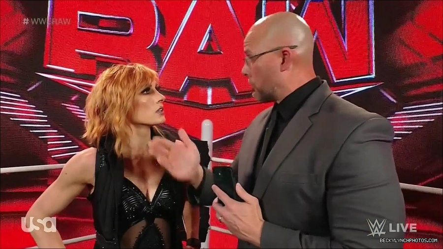 WWE_Monday_Night_Raw_2022_05_16_720p_HDTV_x264-NWCHD_mp4_002055087.jpg