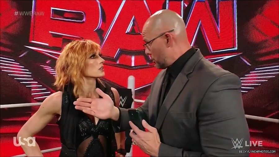 WWE_Monday_Night_Raw_2022_05_16_720p_HDTV_x264-NWCHD_mp4_002055488.jpg