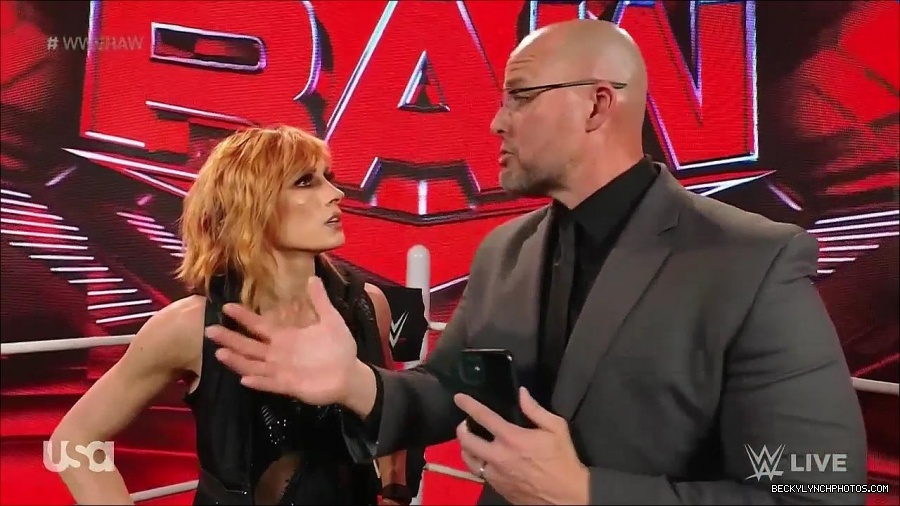 WWE_Monday_Night_Raw_2022_05_16_720p_HDTV_x264-NWCHD_mp4_002055888.jpg