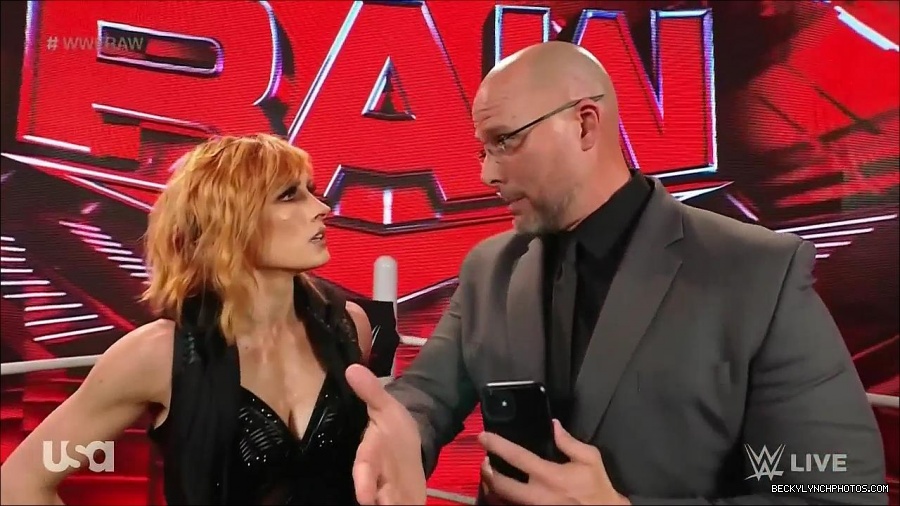 WWE_Monday_Night_Raw_2022_05_16_720p_HDTV_x264-NWCHD_mp4_002056289.jpg