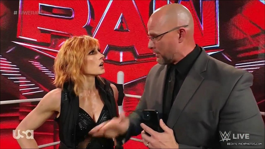 WWE_Monday_Night_Raw_2022_05_16_720p_HDTV_x264-NWCHD_mp4_002059091.jpg