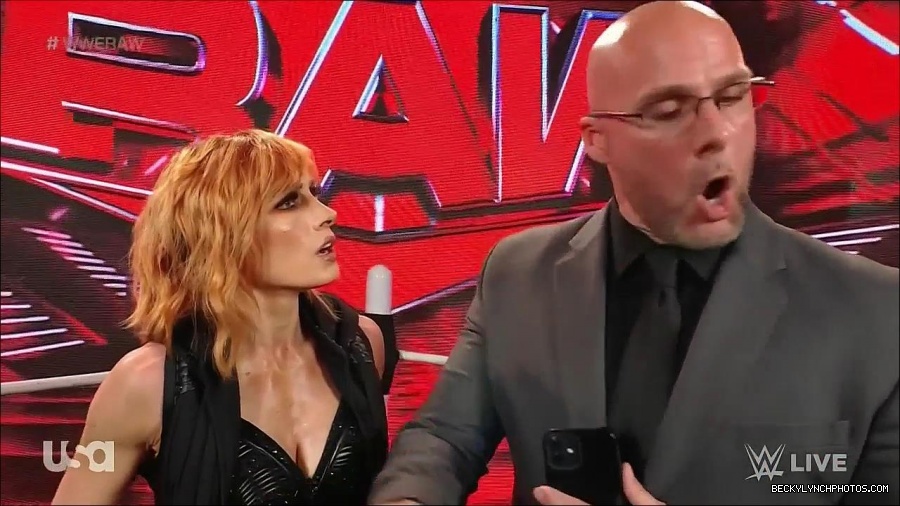 WWE_Monday_Night_Raw_2022_05_16_720p_HDTV_x264-NWCHD_mp4_002060693.jpg