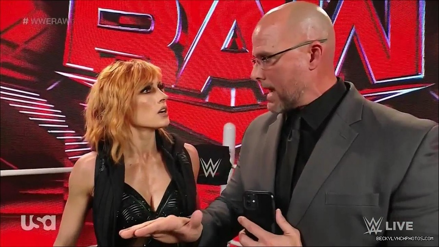 WWE_Monday_Night_Raw_2022_05_16_720p_HDTV_x264-NWCHD_mp4_002061894.jpg