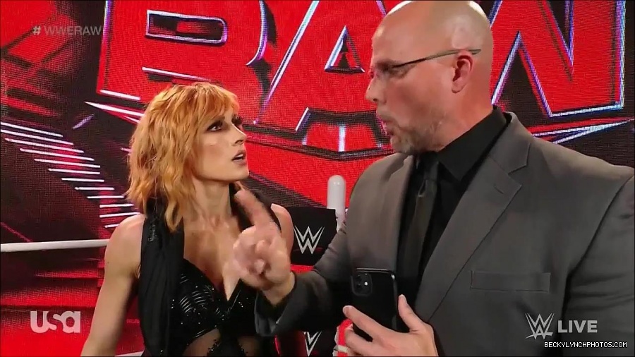 WWE_Monday_Night_Raw_2022_05_16_720p_HDTV_x264-NWCHD_mp4_002062295.jpg
