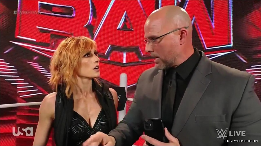 WWE_Monday_Night_Raw_2022_05_16_720p_HDTV_x264-NWCHD_mp4_002063095.jpg