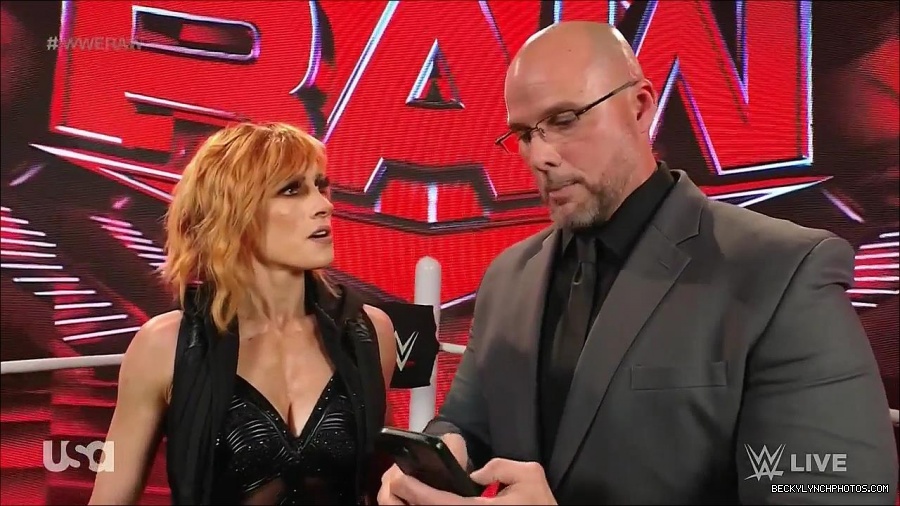WWE_Monday_Night_Raw_2022_05_16_720p_HDTV_x264-NWCHD_mp4_002065097.jpg