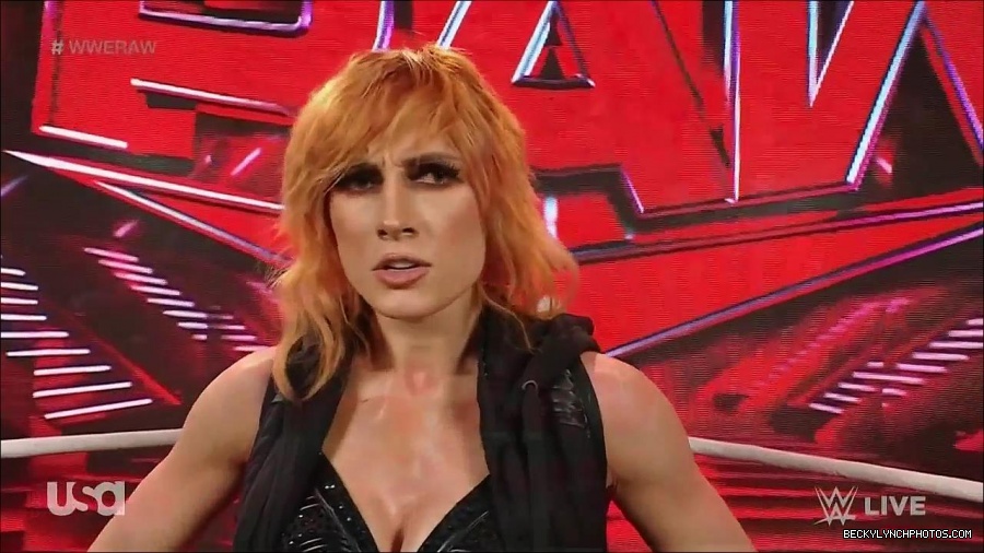 WWE_Monday_Night_Raw_2022_05_16_720p_HDTV_x264-NWCHD_mp4_002071504.jpg