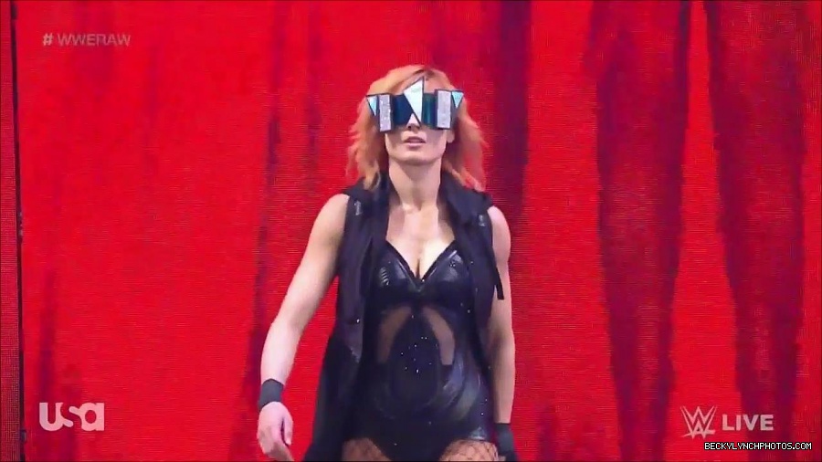 WWE_Monday_Night_Raw_2022_05_16_720p_HDTV_x264-NWCHD_mp4_007115149.jpg