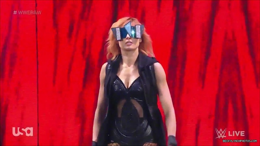 WWE_Monday_Night_Raw_2022_05_16_720p_HDTV_x264-NWCHD_mp4_007116751.jpg