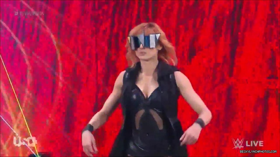 WWE_Monday_Night_Raw_2022_05_16_720p_HDTV_x264-NWCHD_mp4_007117952.jpg