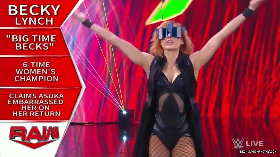 WWE_Monday_Night_Raw_2022_05_16_720p_HDTV_x264-NWCHD_mp4_007119554.jpg