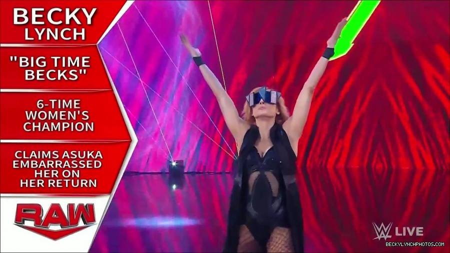 WWE_Monday_Night_Raw_2022_05_16_720p_HDTV_x264-NWCHD_mp4_007121155.jpg