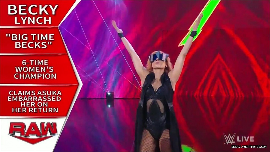 WWE_Monday_Night_Raw_2022_05_16_720p_HDTV_x264-NWCHD_mp4_007121556.jpg
