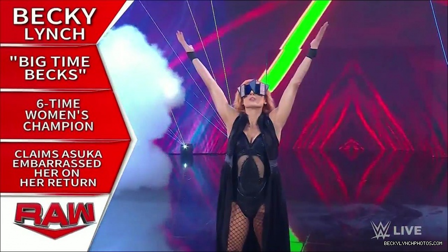 WWE_Monday_Night_Raw_2022_05_16_720p_HDTV_x264-NWCHD_mp4_007122357.jpg