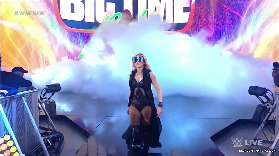 WWE_Monday_Night_Raw_2022_05_16_720p_HDTV_x264-NWCHD_mp4_007126761.jpg