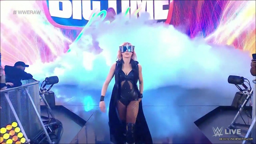 WWE_Monday_Night_Raw_2022_05_16_720p_HDTV_x264-NWCHD_mp4_007127161.jpg