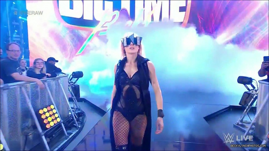 WWE_Monday_Night_Raw_2022_05_16_720p_HDTV_x264-NWCHD_mp4_007127962.jpg