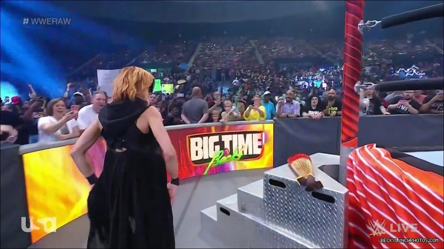 WWE_Monday_Night_Raw_2022_05_16_720p_HDTV_x264-NWCHD_mp4_007134769.jpg