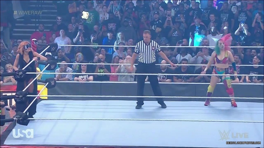 WWE_Monday_Night_Raw_2022_05_16_720p_HDTV_x264-NWCHD_mp4_007140775.jpg
