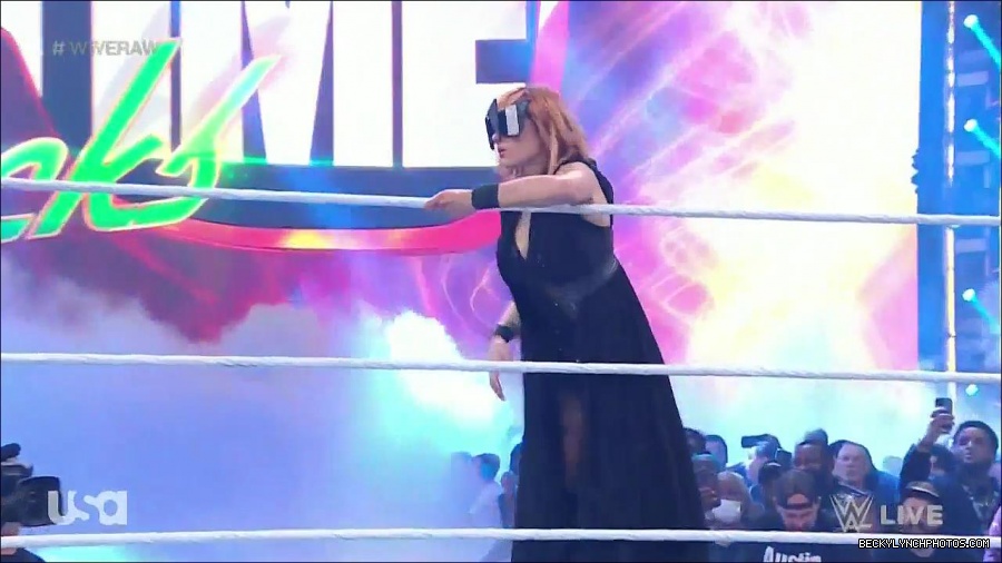 WWE_Monday_Night_Raw_2022_05_16_720p_HDTV_x264-NWCHD_mp4_007141175.jpg