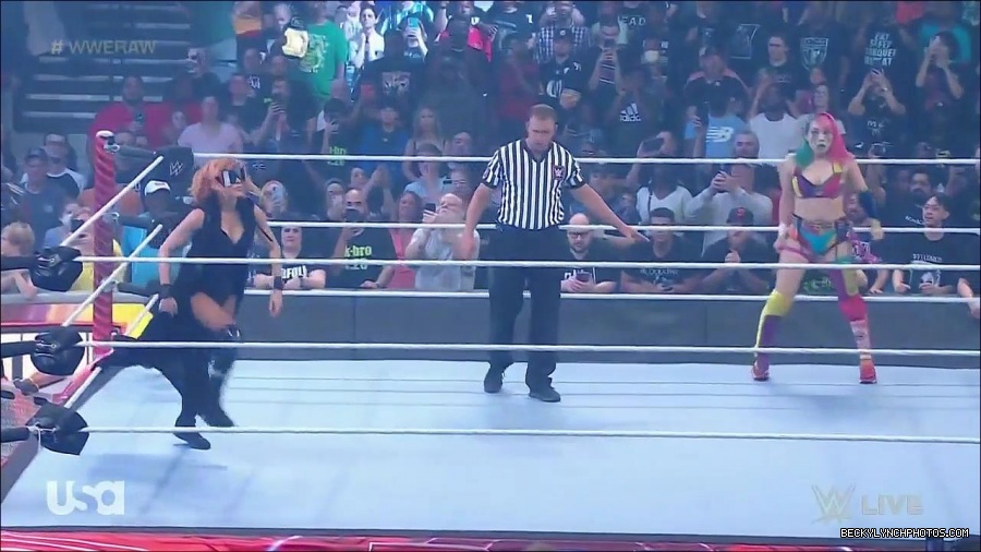 WWE_Monday_Night_Raw_2022_05_16_720p_HDTV_x264-NWCHD_mp4_007143578.jpg