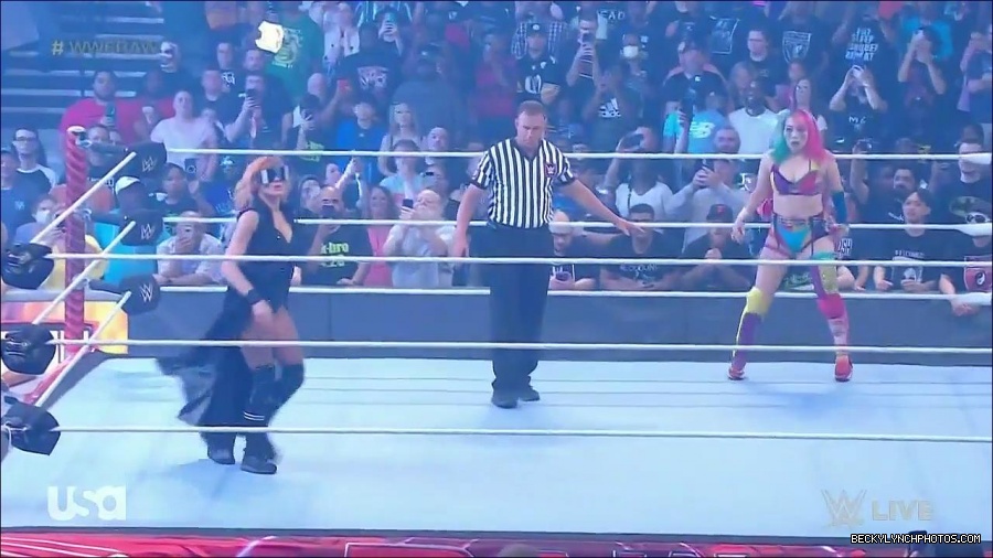 WWE_Monday_Night_Raw_2022_05_16_720p_HDTV_x264-NWCHD_mp4_007143978.jpg