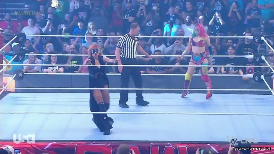 WWE_Monday_Night_Raw_2022_05_16_720p_HDTV_x264-NWCHD_mp4_007144779.jpg