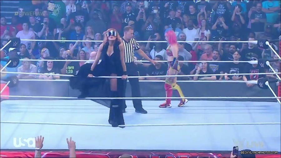 WWE_Monday_Night_Raw_2022_05_16_720p_HDTV_x264-NWCHD_mp4_007146381.jpg
