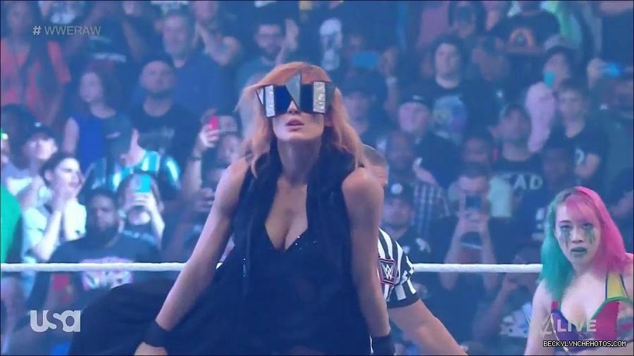 WWE_Monday_Night_Raw_2022_05_16_720p_HDTV_x264-NWCHD_mp4_007147181.jpg